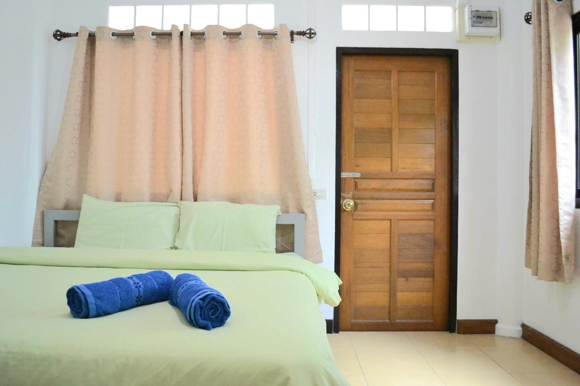 Benjaporn Bungalow Ko Si Chang Quarto foto